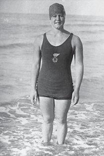 Foto der Schwimmerin Gertrud Ederle aus dem Jahre 1930: Bundesarchiv, Bild 102-10212 / CC-BY-SA, (via Wikimedia