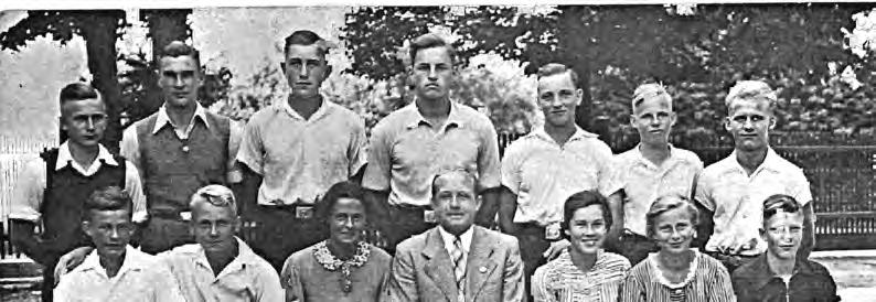 Vor 50 Jahren (von Hllns-Jodchim Dyck) März/April 1940! Wieder hatten,schüler aus Thof und dein Großen Werder ihre Oberschule mit dem Abitur abgeschlossen.