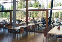 NAIONALPARKZENUM falkenstein Haus zur Wildnis Nationalpark-Laden und Nationalpark-Gastronomie Regional und saisonal - so präsentieren sich die bio-zertifizierte Gastronomie und der Nationalpark-Laden.