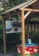 000 waren dem Regenwaldprojekt in Vietnam gewidmet. Im neuen Tropenhaus, dem REGENWALD, befindet sich eine Bambushütte, in der sich die Besucher über das Projekt informieren können.