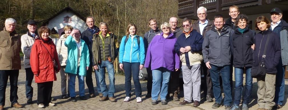 PRESBYTERWANDERUNG Zu einer geselligen Wanderung versammelten sich am 16. März bei schönem Wetter die meisten Mitglieder des Presbyteriums mit Anhang an der Gaststätte "Baunhöller Mühle".