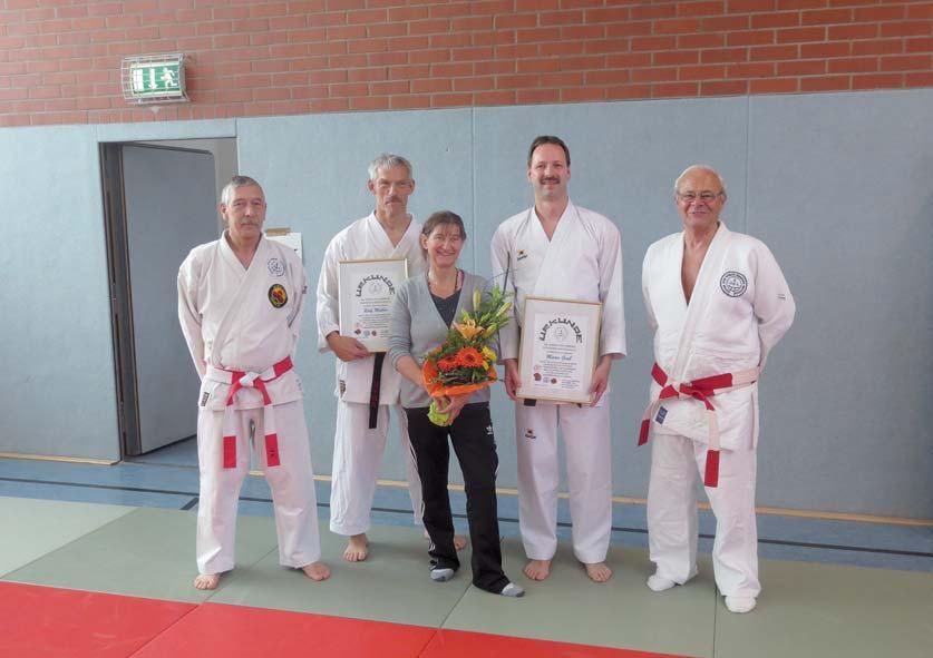 Zu Beginn des Lehrgangs gab es ein besonderes Highlight. Der Goshin Jitsu Verband ehrte zwei langjährige aktive Verbandsmitglieder.