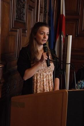 Anna Pauxberger/AHS/Landesschülervertretung NÖ/ BG/BRG Purkersdorf Im Schülerparlament wurde von den Schüler/innen der Antrag auf Verstärkung des Fremdsprachenunterrichts gestellt und angenommen.