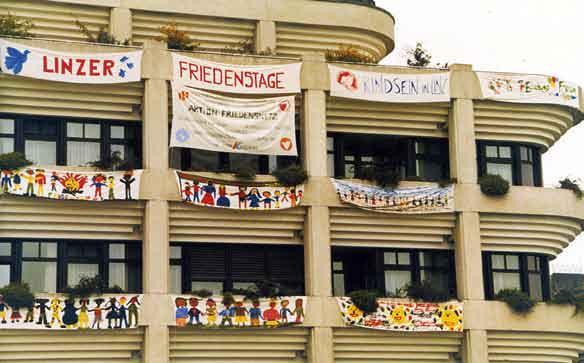 Jahr 1986 das Friedensfeuer bei den Friedenstagen im Neuen
