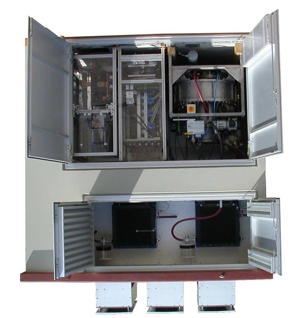 3.1 Aufbau Abbildung 6 : Betoncontainer mit Energiespeicher Das Energiespeichersystem besteht aus folgenden Komponenten: Energiespeicher mit dem Grundrahmen (Abb.