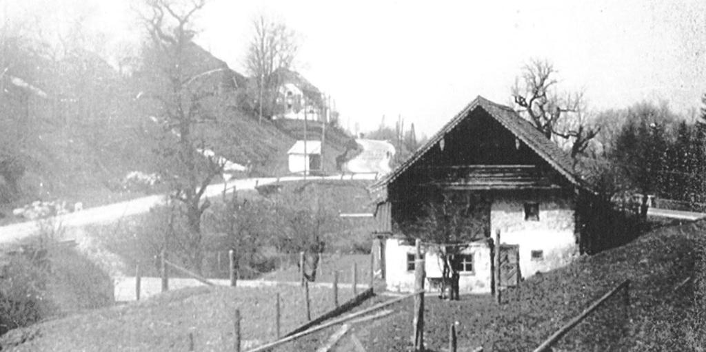 KAPITEL 6. ZUM SPITZENHANDEL 174 Abbildung 6.1: Das ehemalige Spizkramerhäusl in der Baderluck musste 1958 einem Straßenbauprojekt weichen.