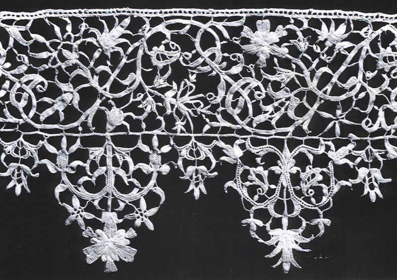 KAPITEL 3. SPITZE, UNENTBEHRLICH - ENTBEHRLICH 87 Abbildung 3.2: Punto in aria, Italien, Anf. 17. Jahrhundert. Textilsammlung St. Gallen.