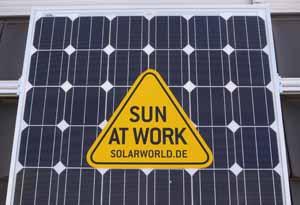 Die Solarwirtschaft ist nur noch peinlich von Wolfgang Prabel Der letzte große Solarbetrieb Deutschlands Solarworld ist pleite. Ein Blick zurück in die wilde Welt der Fördergeld-Abgreifer um 2000.