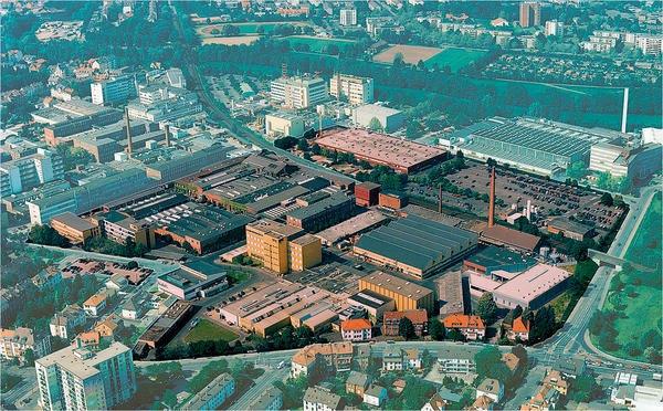 Station 1 VAC Hanau Die VACUUMSCHMELZE ist eines der weltweit führenden Unternehmen im Bereich der magnetischen Werkstoffe und daraus weiter veredelter Produkte.