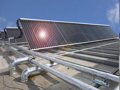 Beispiel: Förderung einer Solarkollektoranlage für Prozesswärme Solaranlage zur Beheizung von Tauchbädern (Galvanik) ca.