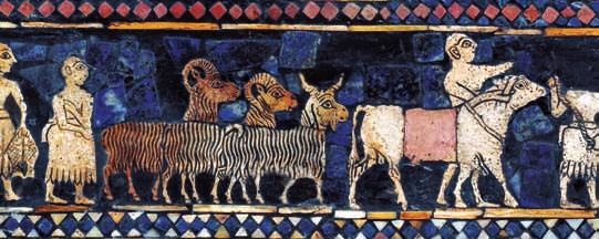 Abb. 3: Schafe, Widder und eine Kuh auf der sog. Mosaikstandarte von Ur. Frühsumerisch, 2500 2350 v.chr. Seite A, Lapislazuli, Kalkstein und Muscheln auf Holz. London, The British Museum.