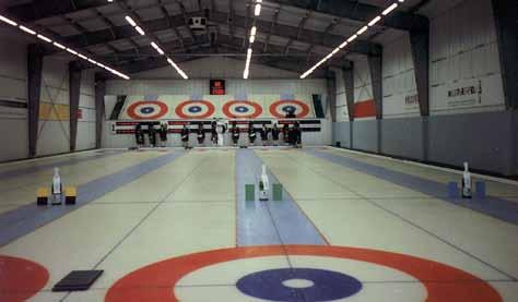 Entwicklung in den 90er-Jahren 12 Das starke Anwachsen der Hallenclubs und die zunehmende Nachfrage nach Curling-Events hatten zur Folge, dass die bestehende Kapazität nicht mehr ausreichte.
