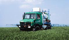 Insbesondere in der Agrarlogistik bietet der Transportprofi entscheidende Vorteile. Kraftstoff- und umweltschonend: die BlueTec-6-Fahrzeuggeneration.