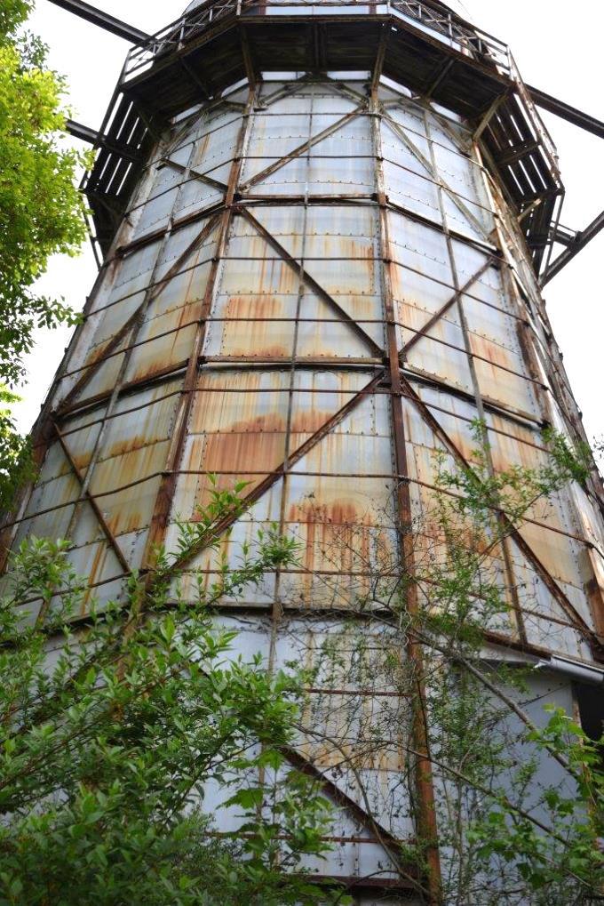 : N Ö V N R W 1 / 2 0 1 6 55 Der Helmert-Turm in Potsdam braucht Ihre Hilfe! Die geodätischen Observatorien auf dem Potsdamer Telegrafenberg blicken auf eine mehr als hundertjährige Geschichte zurück.