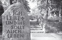 Adelsfeld Neuenhäusen Führungen auf dem Adelsfeld In der geschichtlichen Entwicklung der Neuenhäuser Kirchengemeinde spielt das Adelsfeld auf unserem Friedhof auch stadtgeschichtlich eine wesentliche