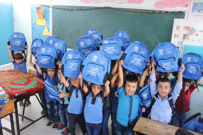 Weltgesundheitsorganisation. Seit 1950 besuchten mehr als 2 Millionen Palästina- Flüchtlingskinder UNRWA-Schulen.