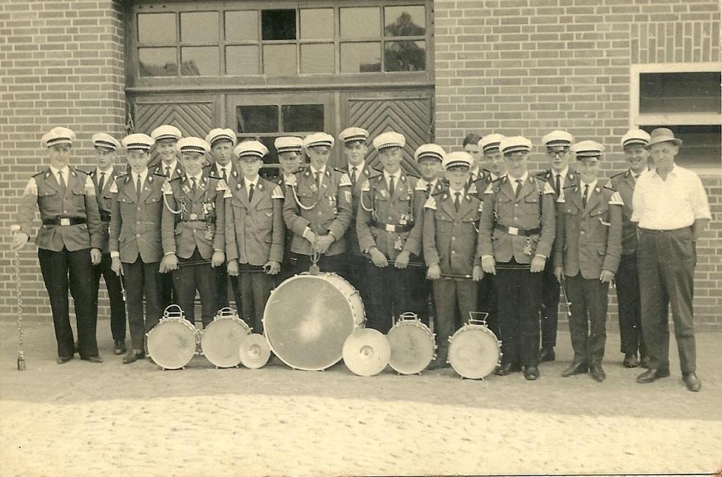 Flötentöne beibringen fünfzig Jahre Spielmannszug Asendorf Ein Bericht von Ulrich Böhsl Am 6.