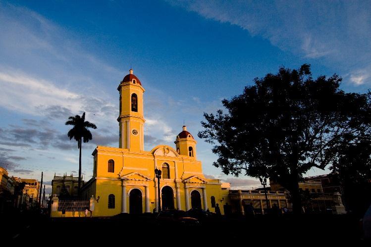 7. Tag Cienfuegos Zuckerrohr Trinidad Am Morgen geht die Fahrt entlang der Panorama Küstenstraße in Richtung Trinidad UNDESCO Weltkulturerbe mit einzigartiger Kolonialarchitektur.