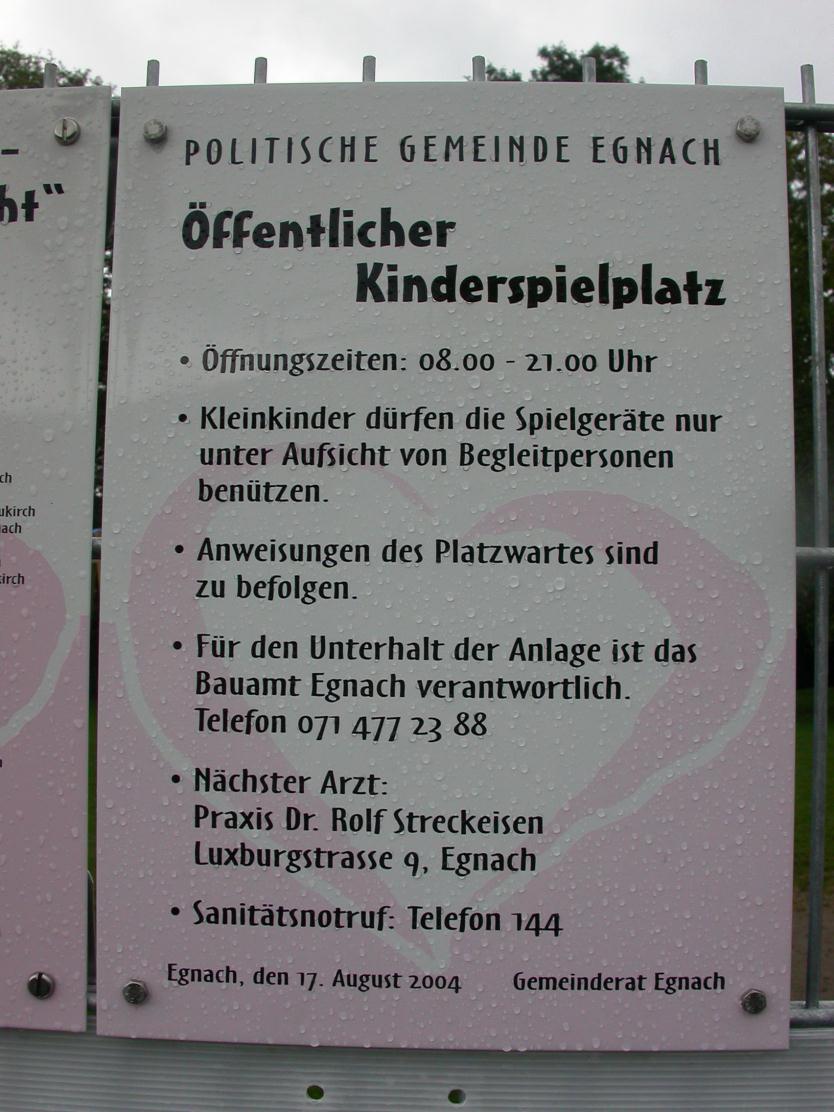 SN EN 1176-7: Hinweistafeln auf Kinderspielplätzen Beim Spielplatz-Eingang Piktogramme sind besser als Worte! Wer versteht Deutsch? Tel-Nr.