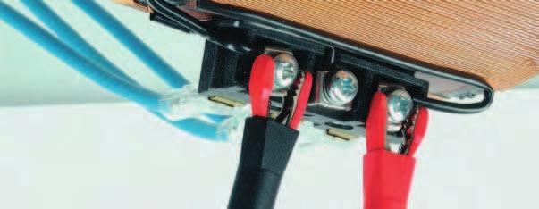 ø4mmrigid socket in handle accepting spring-loaded Ø4mmplugswithrigidinsulatingsleeve. Transparent fuse holder sleeve to accept a high-ratingfuse10x38mm. The fuse is not supplied.