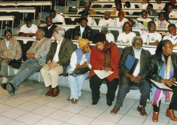 S Ü D A F R I K A Dr. Raxit Jariwalla STOPPT Sprengt die des Pharm Kolonialism Peggy Nkonyeni Gesundheits-Konferenz in Durban: Nana Bonga, Gesundheitsministerium Kwazulu-Natal; J.