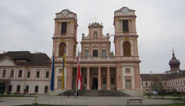 Zur Wachau gehören auch die Stifte Melk am Beginn und Göttweig am Ende der Wachau gegenüber von Krems, die ebenfalls zu den UNESCO Weltkulturerbestätten gehören.