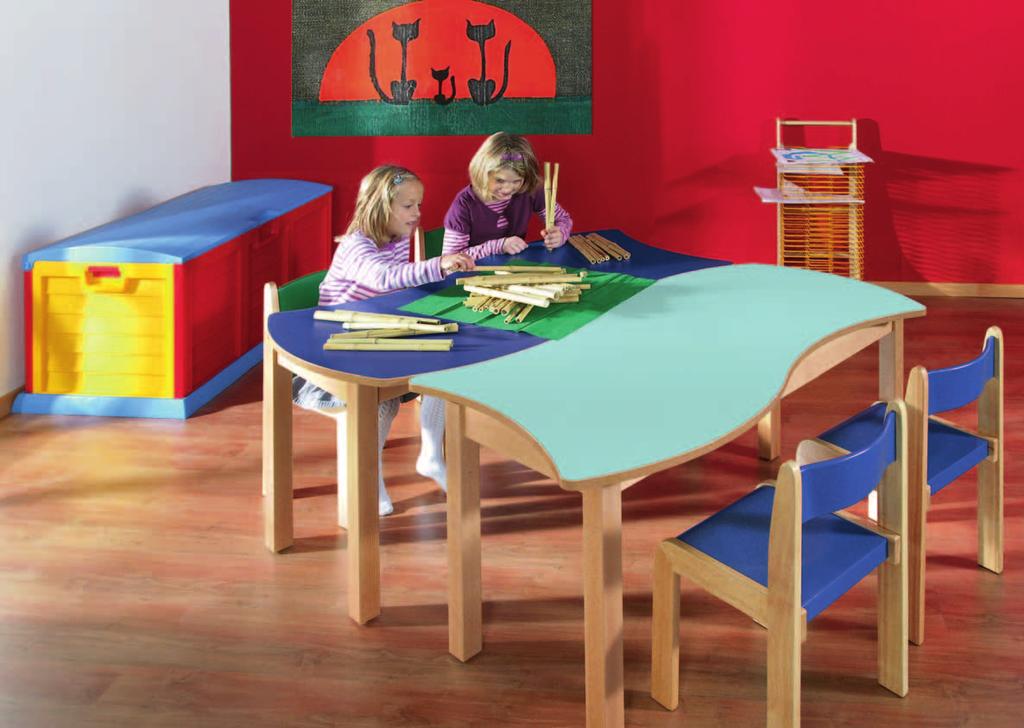 Passende Stühle für die Kleinen! Unsere Massivholzstühle erweisen sich im Kindergarten und Hort als besonders stabil und zuverlässig.