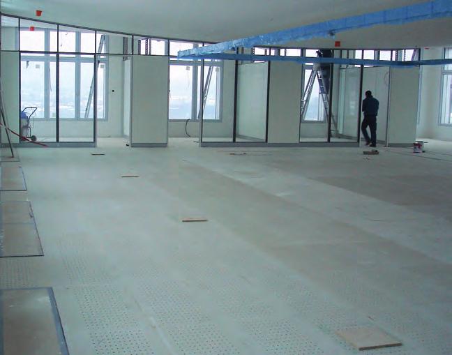 Mit dem Trockenhohlboden MERO Combi T können Sie bereits einen Tag nach Montage mit der Bodenbelagsverlegung beginnen und halten Ihr Gebäude flexibel für die Änderungen der Zukunft.