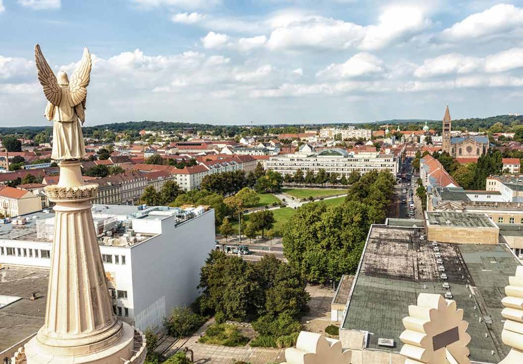 Makrostandort Potsdam Mehr als imposante Schlösser- und Parklandschaft Die Landeshauptstadt Potsdam ist durch ihre zahlreichen Schlösser und Parklandschaften international bekannt.