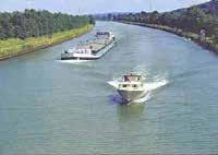 Informationen für Wassersportler 7 dem Rudersport auf dem Mittellandkanal nachgehen. Der Mittellandkanal ist außerdem ein beliebtes Revier für motorisierte Wassersportler.