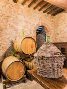 Die Mittagszeit verbringen wir auf einem Weingut und verkosten den für die Maremma so typischen Morelino.