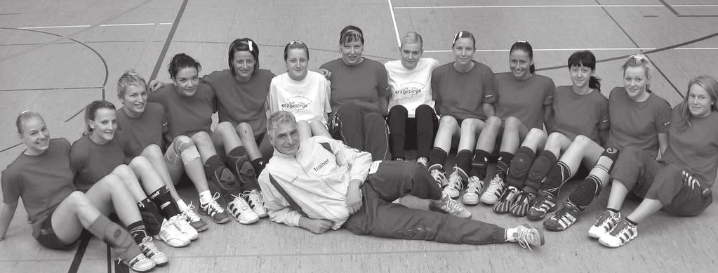 Am Spielbetrieb nehmen acht Mannschaften von der E-Jugend in der Kreisliga bis zu den Frauen in der Oberliga teil, die von neun Übungsleitern und Trainern betreut werden.