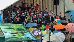 Im Rahmen der Veranstaltungsreihe Kultur am Kurgarten präsentierten rund 20 junge Talente aus den InstrumentalKlassen mal erfrischend, mal besinnlich einen bunten Strauß an sommerlichen Liedern und