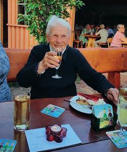 NeuNuifra 90. Geburtstag von Elfriede Morlock Zusammen mit Familie, Nachbarn und Freunden feierte Frau Elfriede Morlock am 24. September ihren 90. Geburtstag. Sie ist somit die älteste Einwohnerin von NeuNuifra, wo sie seit über 60 Jahren wohnt.