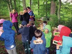 Im März wurden die Rabentreffkinder in die Backstube der Bäckerei Kern nach Grömbach eingeladen. Im April fand die 2. Waldwoche statt. Eine Woche lang ging es mit den Kindern raus in die Natur.