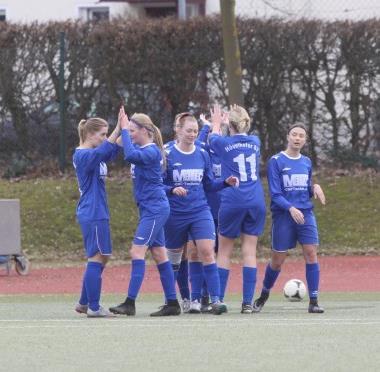 bestritten die Frauen ihr erstes Punktspiel beim FC Germete- Wormeln. Mit einem am Ende deutlichen 0:4 Sieg konnte man die Punkte aus der Ferne entführen.