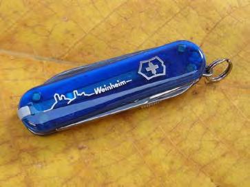 "Taschenwerkzeug" blau transparent mit Zweiburgenlogo von Weinheim und