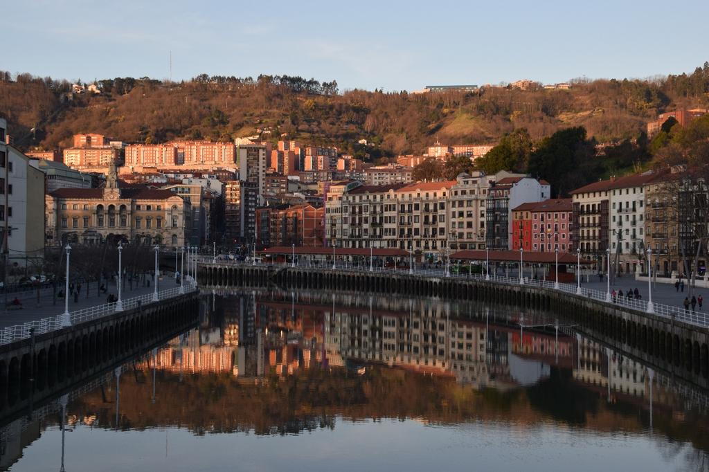 Erfahrungsbericht Erasmus Bilbao -2017 Im Zeitraum Februar bis Juni 2017 habe ich ein Auslandssemester in Bilbao, im Rahmen des Erasmus-Programmes, gemacht.