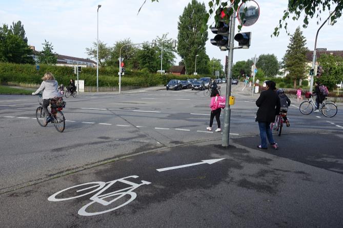 Durch gleichzeitiges Grün für alle Fußgänger und Radfahrer kommt es an den vier Eckpunkten der Kreuzung zu neuen Konflikten, insbesondere im Bereich der Ludwig-Dürr-Schule.