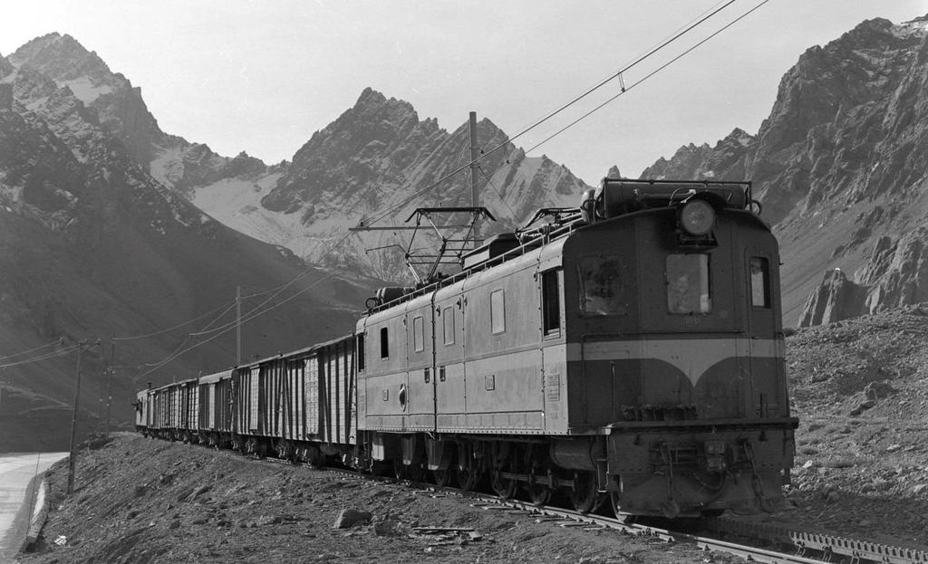 Aus der Schatztruhe von Harald Navé von Bernhard Studer Harald Navé (1935-2004) war einer der besten und vielseitigsten Eisenbahn-Fotografen weltweit.