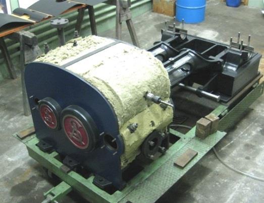aus dem Technikum Biel. Die 2-Zylinder Dampfmaschine bildete zusammen mit einer Dampfturbine mit Generator im Technikum Biel eine Labor- bzw.