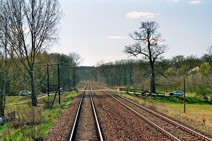 Abb. 17 Der Bahnübergang im Bereich des Bf Dąbroszyn ist mit Schranken gesichert.