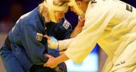 Erste Hilfe und Verletzungsmanagement im Judo Taro Netzer, Juli 2012 Einleitung Im Sport kann es zu unterschiedlich schweren Verletzungen kommen.