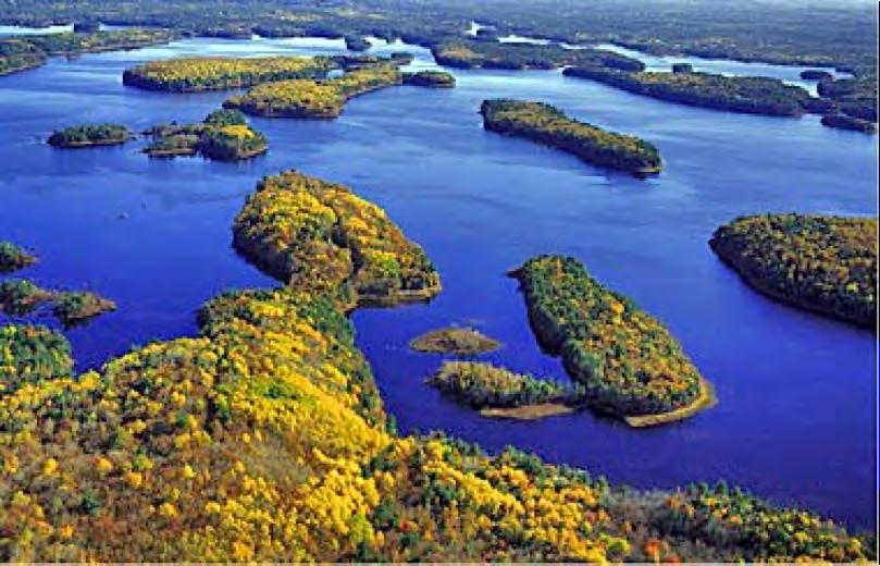 Traumhaft großer See nur 90 Minuten von Halifax An einem der schönsten und größten Seen Nova Scotias, dem Ponhook Lake, liegt dieses wunderschöne Grundstück in leichter Hanglage.