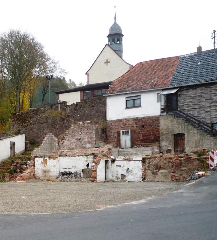 Die erste Maßnahme war die Neugestaltung einer tristen Dorfstraße.