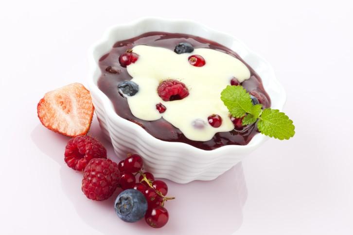Dessert: Rote Grütze mit Vanillesauce 3,90 Vanilleeis