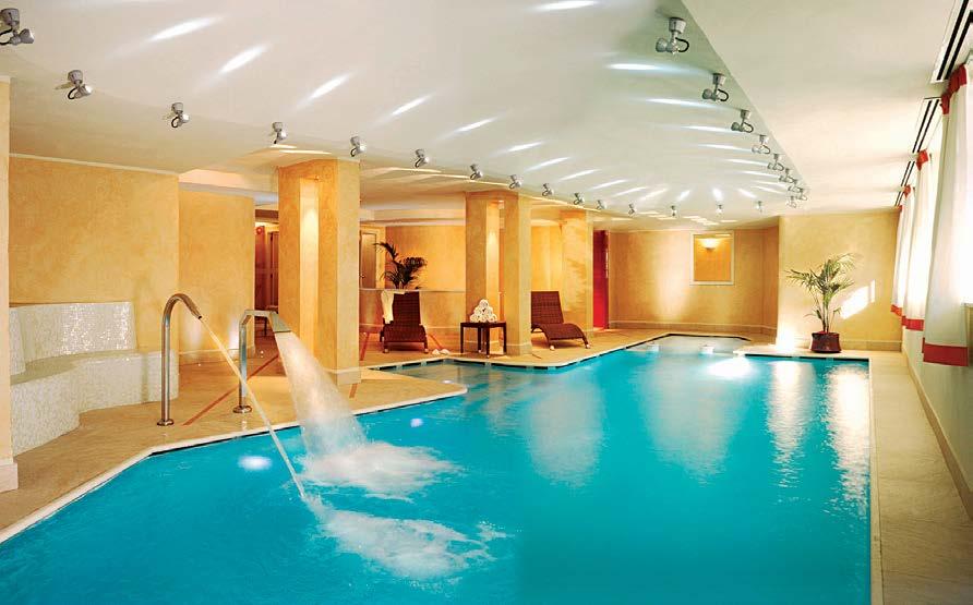 HOTEL splendid Das 4 êêêê Hotel Splendid liegt in der beneidenswerten Lage direkt am Viale Dolomiti in
