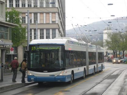 10 Trolleybusse mit Traktionsbatterie als Ersatz für das Notstromaggregat 21 Gelenktrolleybusse und 12 Doppelgelenktrolleybusse für VBZ werden mit Traktionsbatterie ausgerüstet (kein