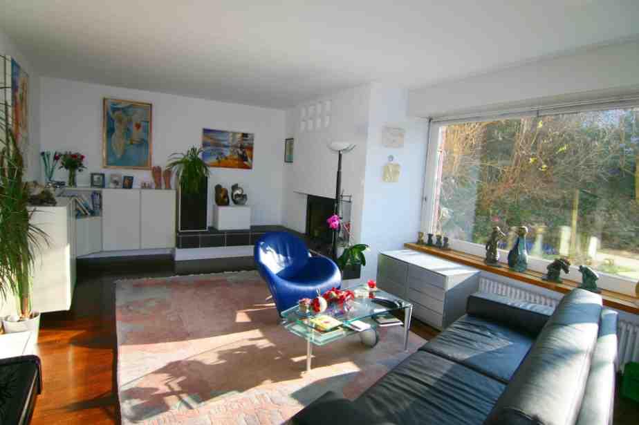 Wohnen mit atemberaubender Aussicht und Studio An bester Lage in Wettswil verkaufen wir eine Terrassen-Wohnung mit grossem Studio, gepflegtem Garten, Wintergarten und perfekter Besonnung.