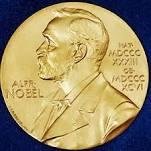 Goldmedaille des Nobelpreises Der Preis besteht aus einer Urkunde, einer Goldmedaille und einem Geldpreis, dessen Höhe sich im Laufe der Jahre verändert hat, jedem aber für die Zukunft ein mehr oder